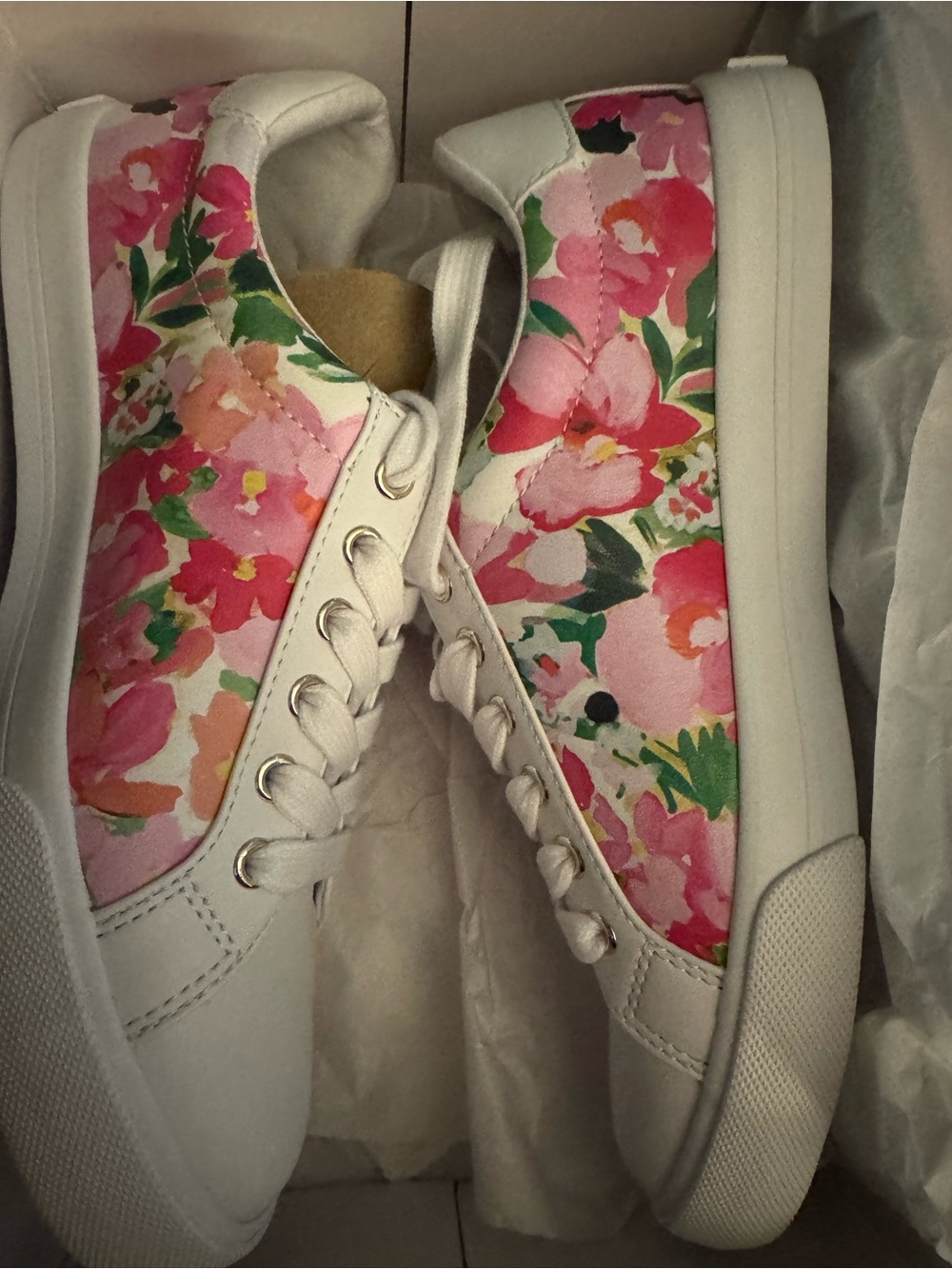 Woman's Fashion Sneakers Nine West Layna Sneaker new in box